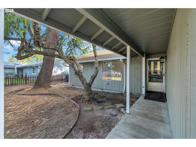 2848 Se LONNY Ct, Hillsboro, OR 97123