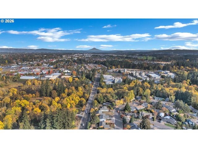 2848 Se LONNY Ct, Hillsboro, OR 97123
