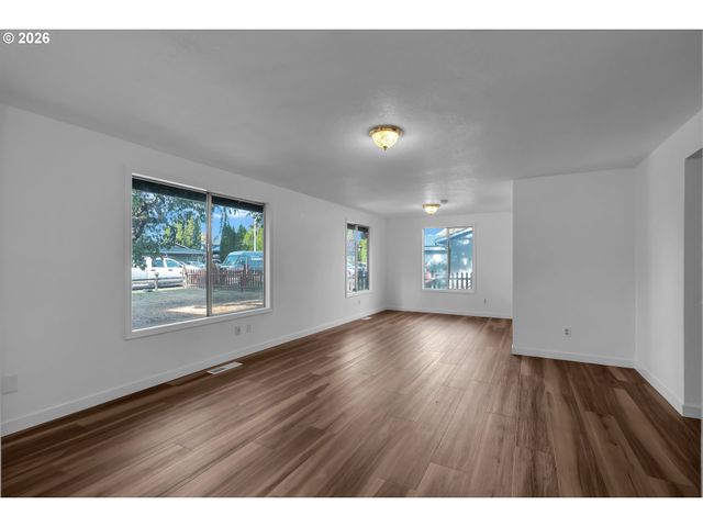 2848 Se LONNY Ct, Hillsboro, OR 97123