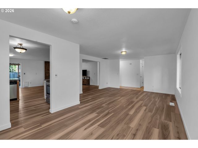 2848 Se LONNY Ct, Hillsboro, OR 97123