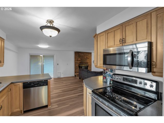 2848 Se LONNY Ct, Hillsboro, OR 97123