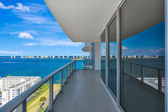 220 Lake Shore Drive 2105, Lake Park, FL 33403