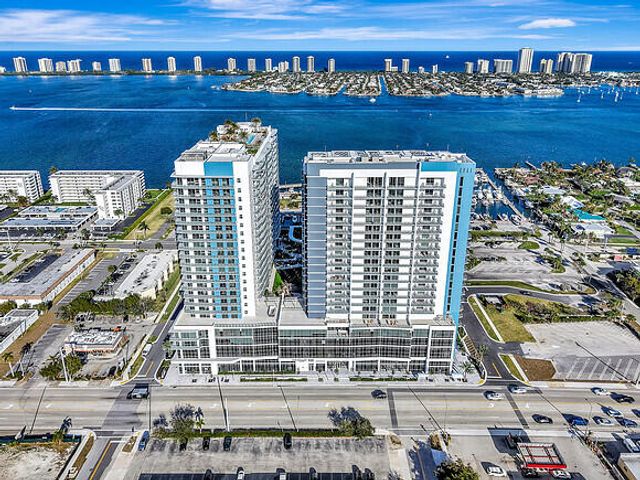 220 Lake Shore Drive 2105, Lake Park, FL 33403