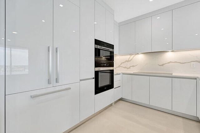 220 Lake Shore Drive 2105, Lake Park, FL 33403