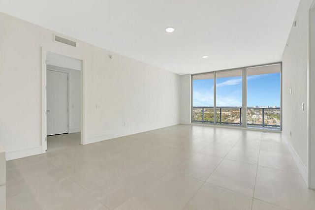 220 Lake Shore Drive 2105, Lake Park, FL 33403