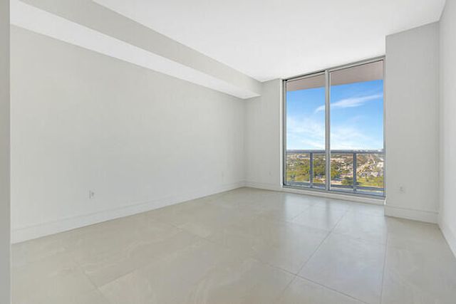 220 Lake Shore Drive 2105, Lake Park, FL 33403