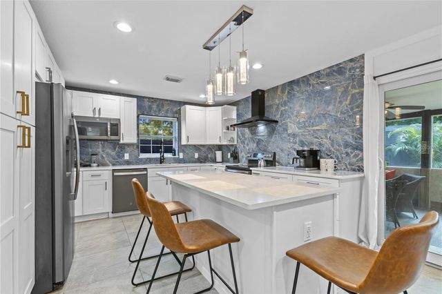 6822 S WALL STREET, Tampa, FL 33616