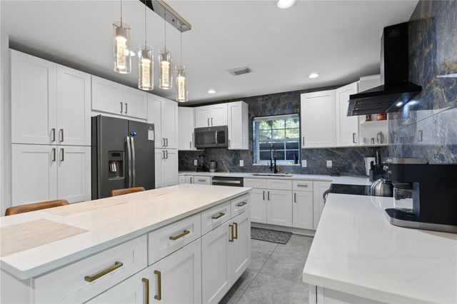 6822 S WALL STREET, Tampa, FL 33616