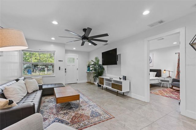 6822 S WALL STREET, Tampa, FL 33616