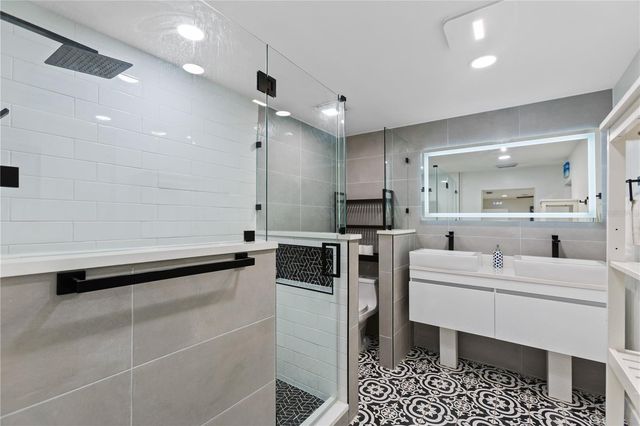 6822 S WALL STREET, Tampa, FL 33616