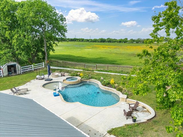 109 Pioneer Court, Waxahachie, TX 75167