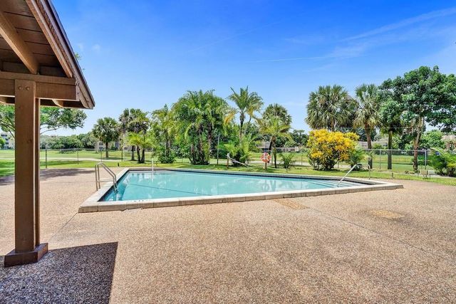 9520 Seagrape Dr 103, Davie, FL 33324