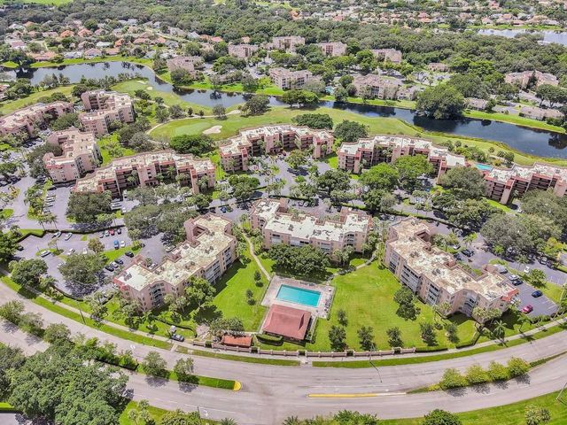 9520 Seagrape Dr 103, Davie, FL 33324