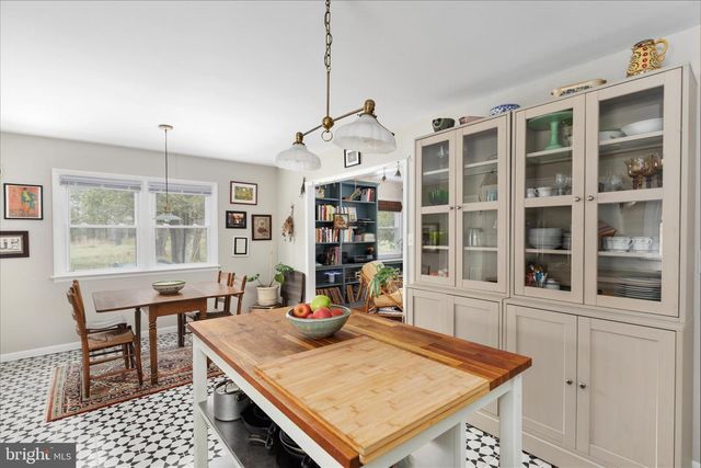 1648 TROUT RUN RD, Wardensville, WV 26851