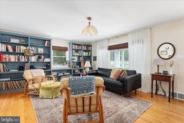 1648 TROUT RUN RD, Wardensville, WV 26851