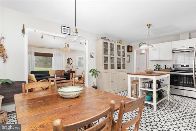 1648 TROUT RUN RD, Wardensville, WV 26851