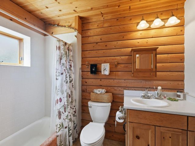 6425 San Juan Canyon Road, San Juan Bautista, CA 95045