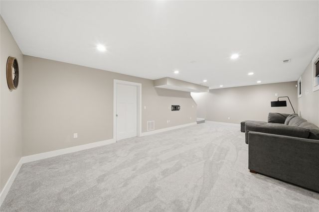 238 NE Avondale Court, Ankeny, IA 50021