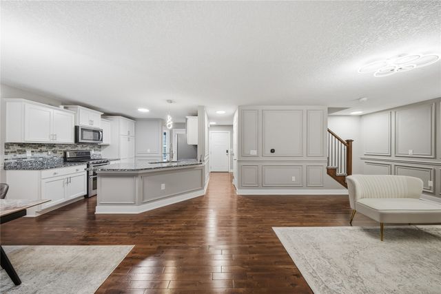 238 NE Avondale Court, Ankeny, IA 50021