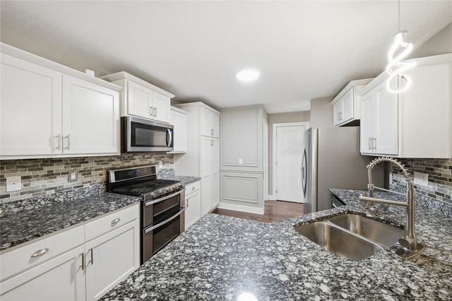 238 NE Avondale Court, Ankeny, IA 50021