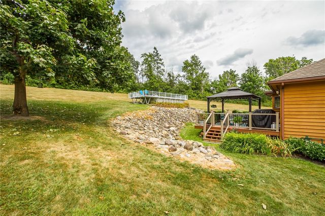 4 Old Meadow Court, Livonia, NY 14487