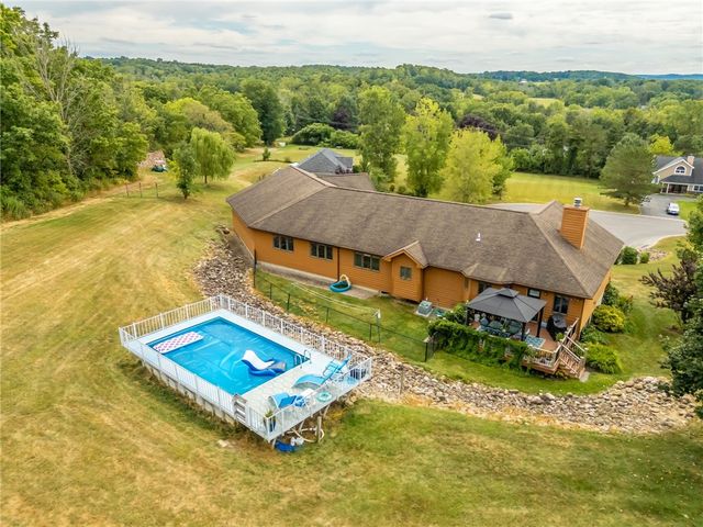 4 Old Meadow Court, Livonia, NY 14487