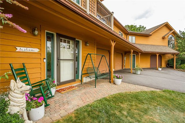 4 Old Meadow Court, Livonia, NY 14487