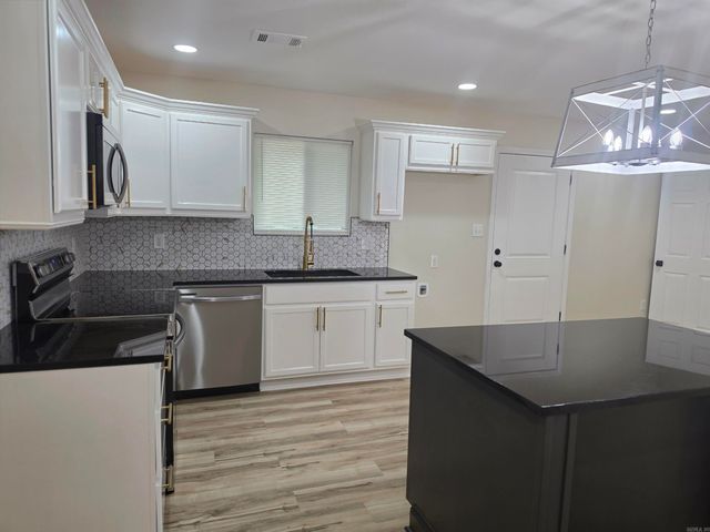 1 Belmar Dr, Little Rock, AR 72209