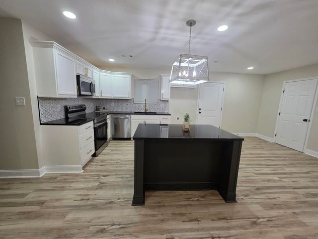 1 Belmar Dr, Little Rock, AR 72209