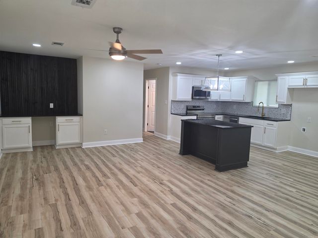 1 Belmar Dr, Little Rock, AR 72209