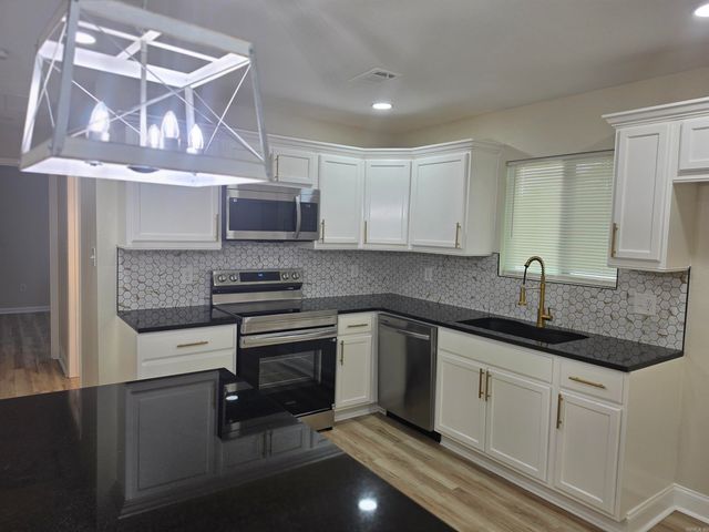 1 Belmar Dr, Little Rock, AR 72209