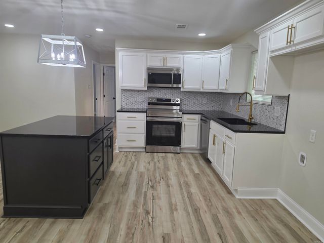 1 Belmar Dr, Little Rock, AR 72209