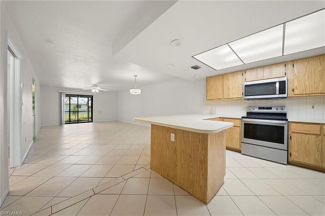 3917 Country Club BLVD 102, Cape Coral, FL 33904