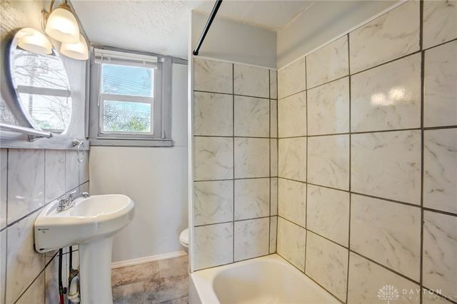 2150 Kensington Drive, Dayton, OH 45406