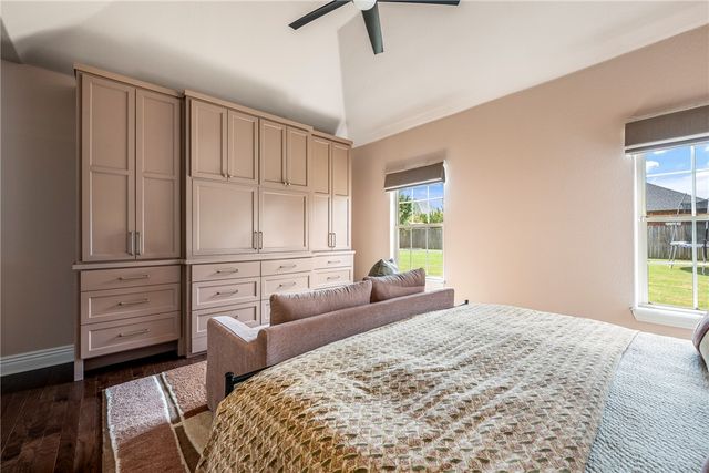 2203 SW Nutmeg Street, Bentonville, AR 72713