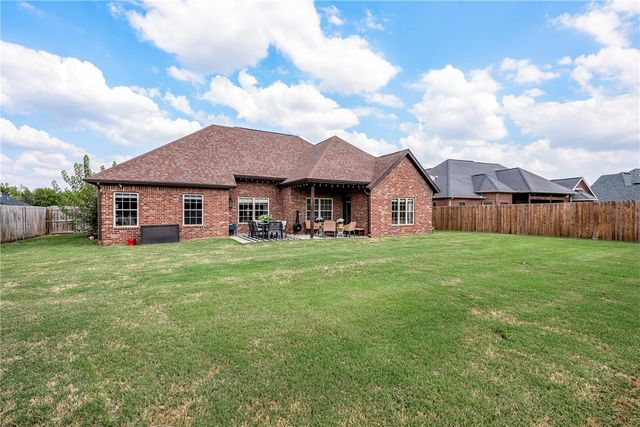 2203 SW Nutmeg Street, Bentonville, AR 72713