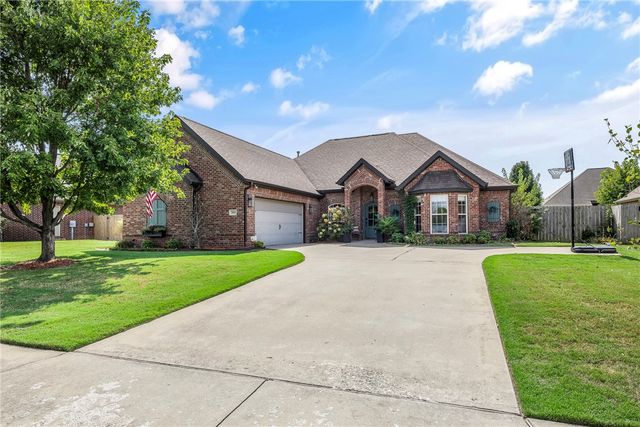 2203 SW Nutmeg Street, Bentonville, AR 72713