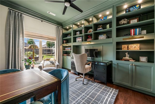 2203 SW Nutmeg Street, Bentonville, AR 72713
