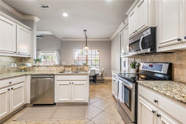 2203 SW Nutmeg Street, Bentonville, AR 72713