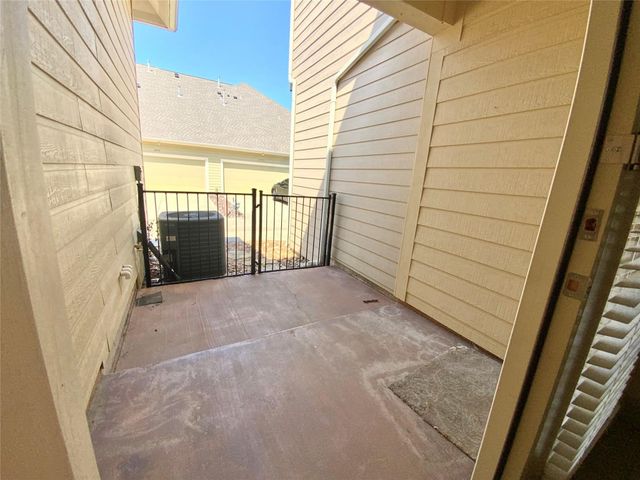 10555 Steinbeck Lane, Irving, TX 75063