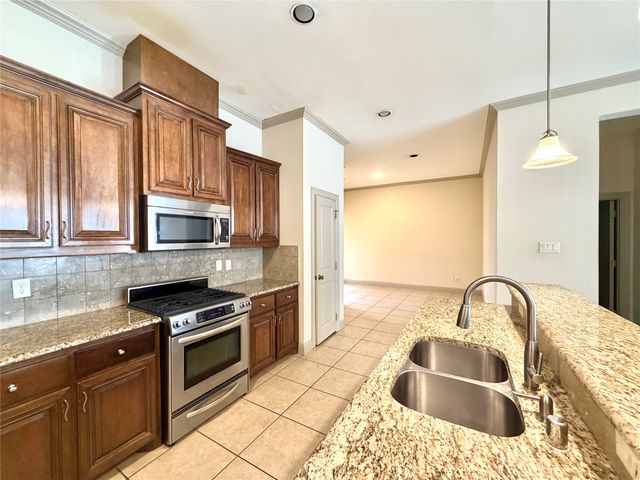 10555 Steinbeck Lane, Irving, TX 75063