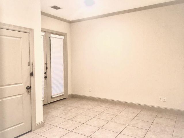 10555 Steinbeck Lane, Irving, TX 75063