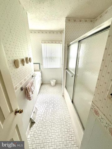 2420 EXTON RD, Hatboro, PA 19040