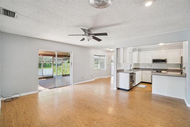 2024 W SITKA STREET, Tampa, FL 33604