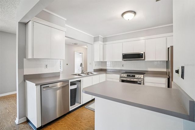 2024 W SITKA STREET, Tampa, FL 33604