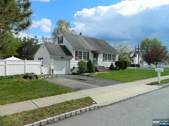 20 Saint Charles Avenue, Caldwell, NJ 07006