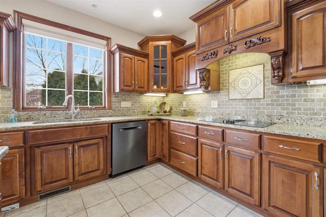 3895 SHOREBIRD COURT, Oshkosh, WI 54904