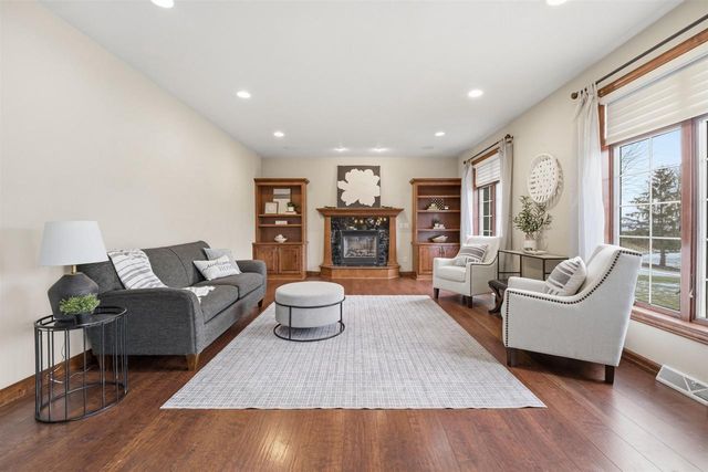 3895 SHOREBIRD COURT, Oshkosh, WI 54904