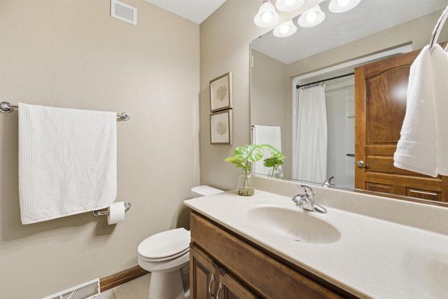 3895 SHOREBIRD COURT, Oshkosh, WI 54904