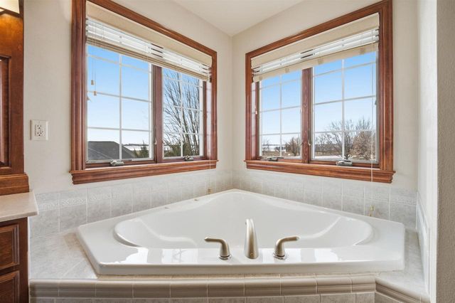 3895 SHOREBIRD COURT, Oshkosh, WI 54904